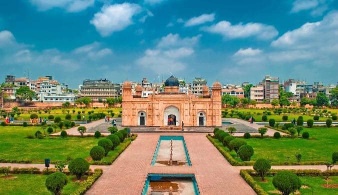 Gardens and reflecting pool at Lalbagh Fort, Dhaka, Bangladesh