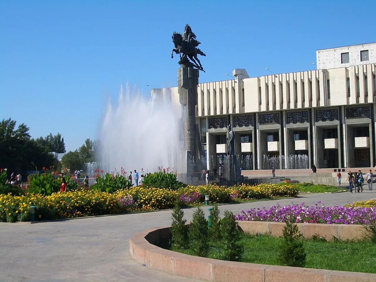 The monument and fountain in front of the International School of Medicine campus