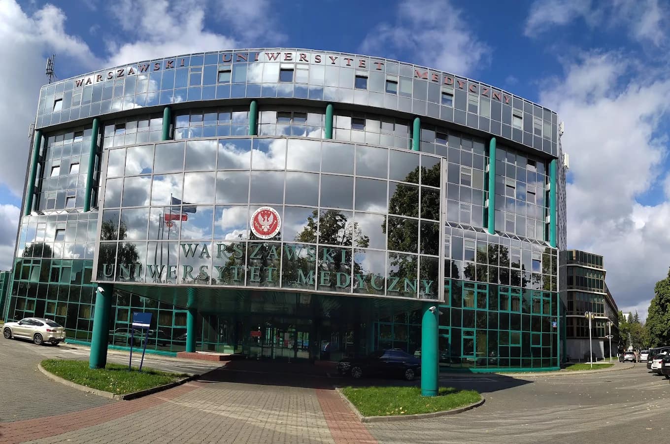 A modern glass faculty building at the Medical University of Warsaw