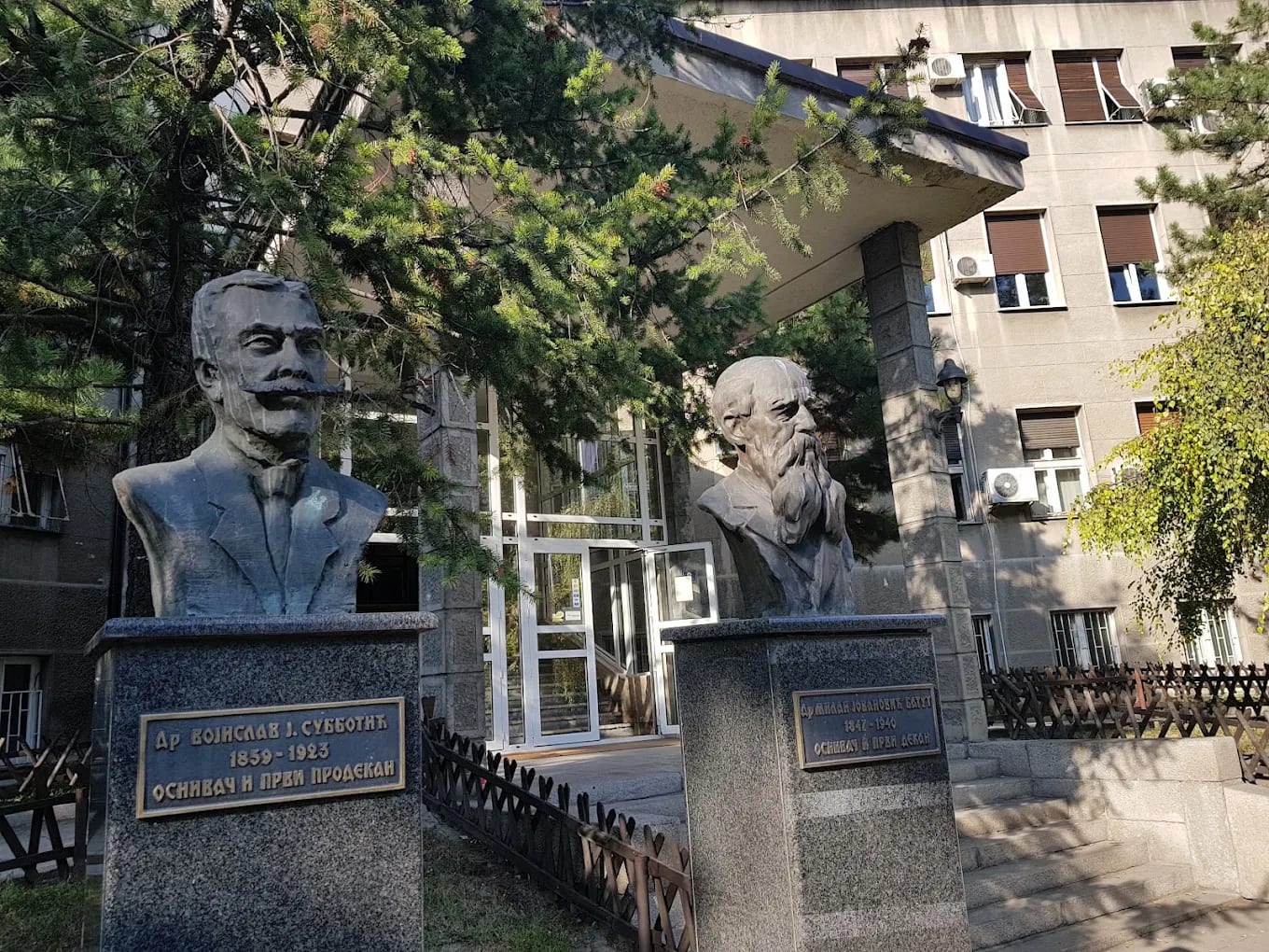 Busts of the founders Dr Milan Jovanovic Batut and Dr Vojislav Subotic outside the Faculty of Medicine entrance in Belgrade