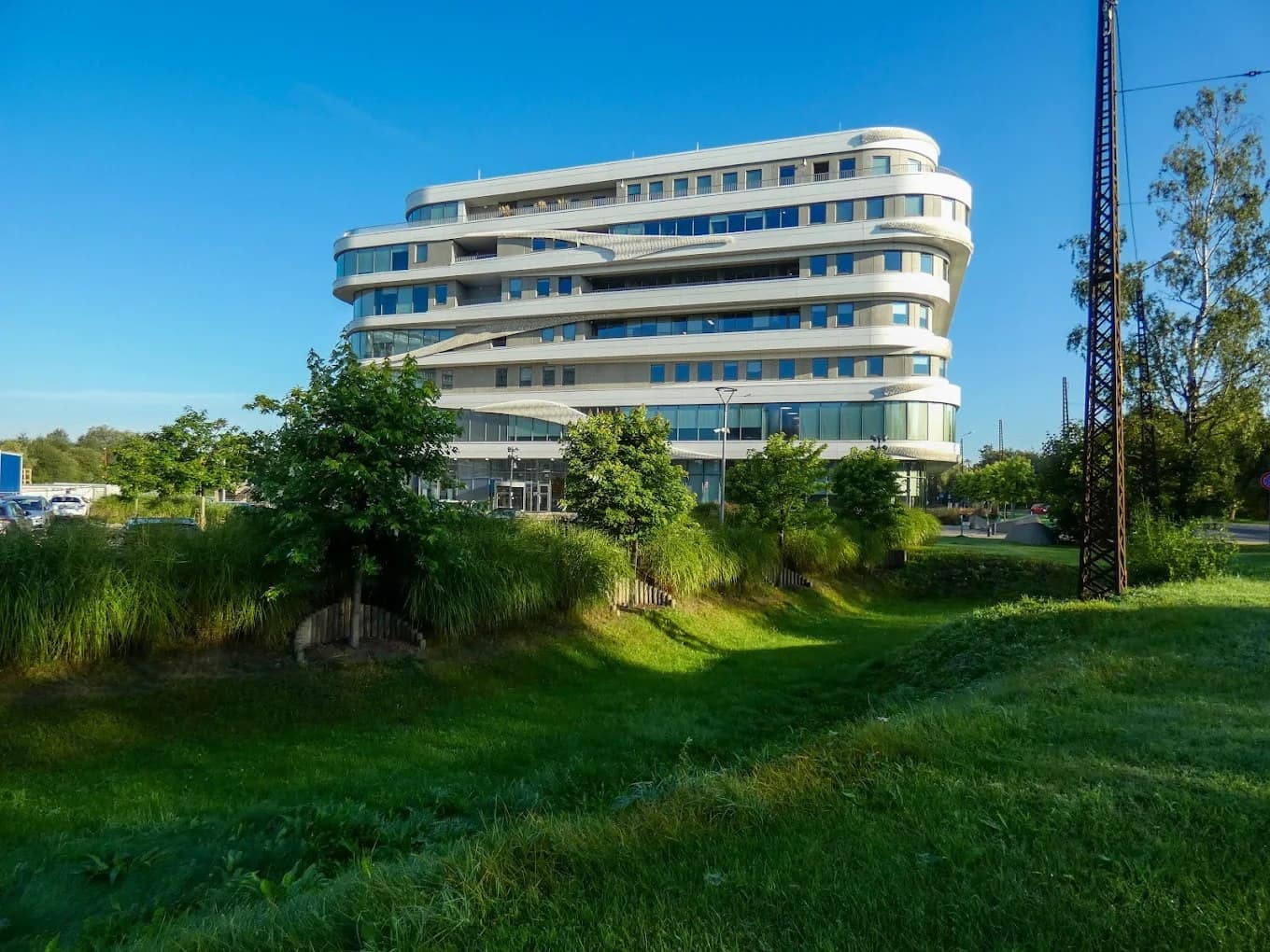 A modern curved University of Latvia Academic Centre building