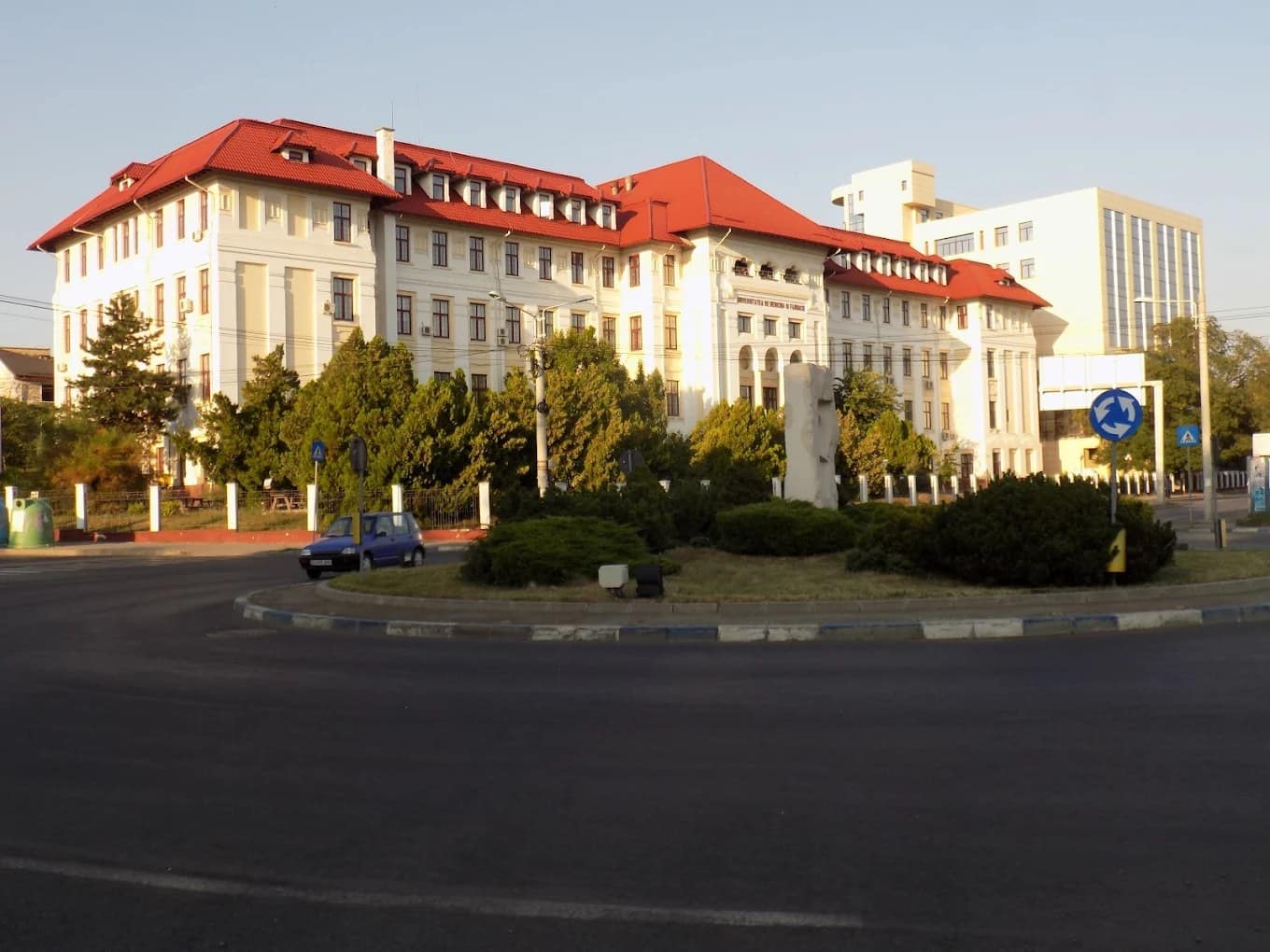 Students and facilities at the University of Medicine and Pharmacy of Craiova