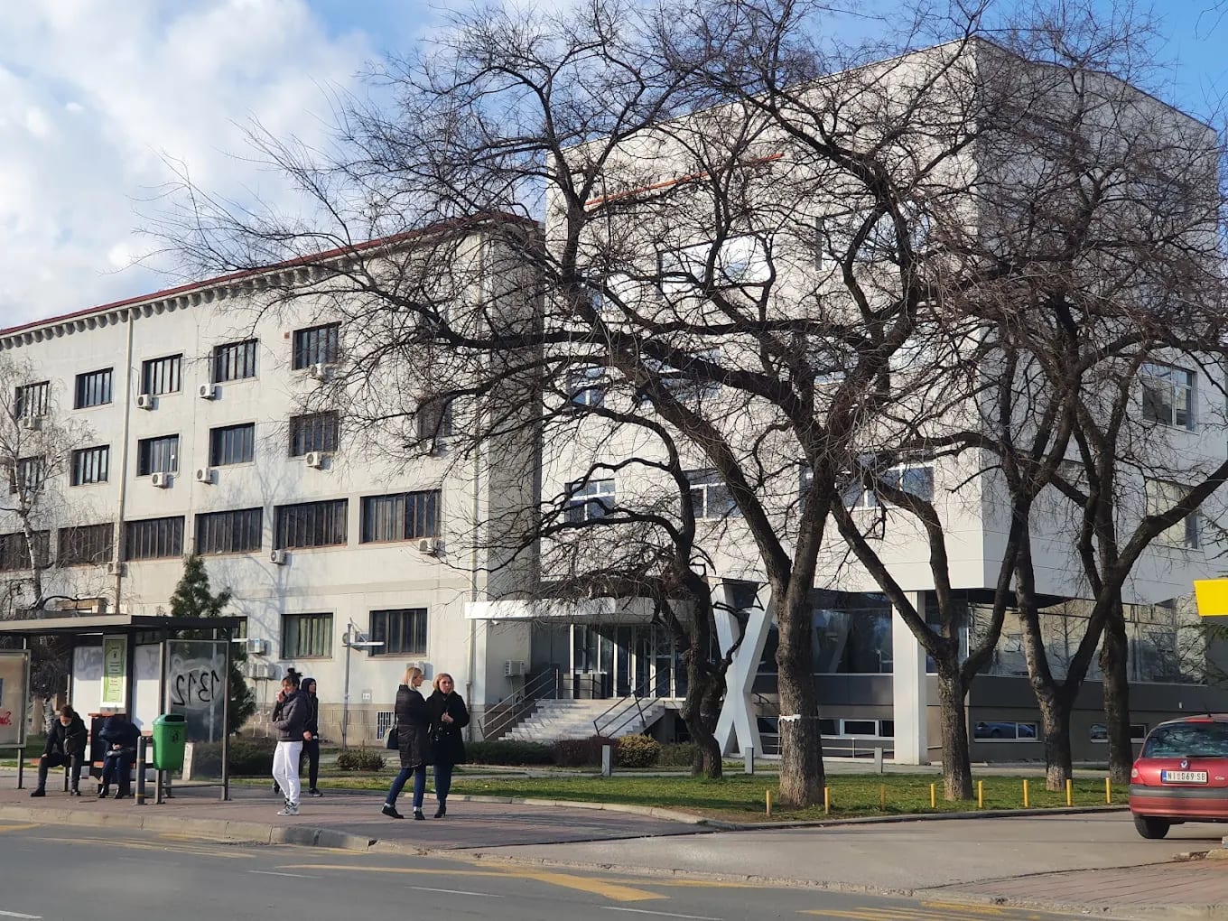 A street view of the University of Niš Faculty of Medicine building in winter