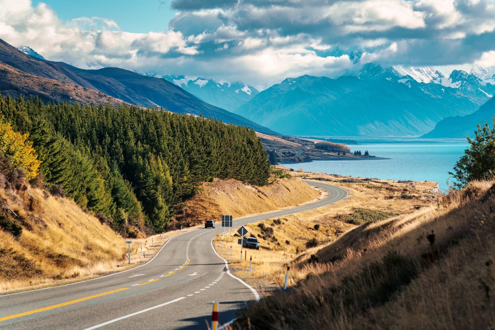 Lake Pukaki and the road towards Aoraki/Mount Cook, South Island, New Zealand — scenery about 250 km from Dunedin, not the university campus