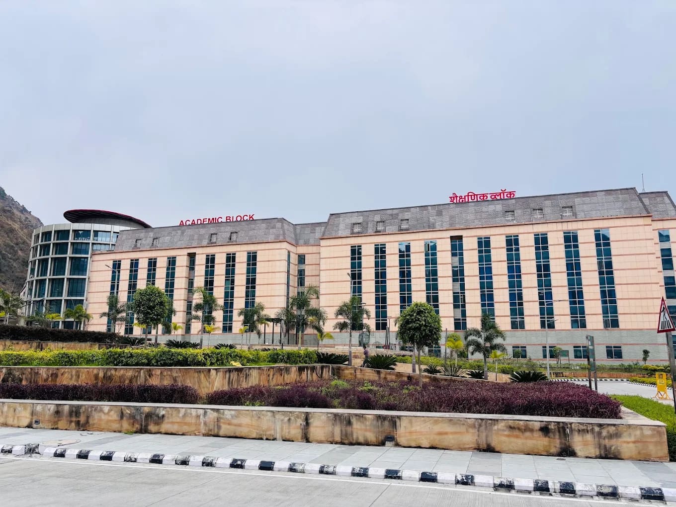 All India Institute of Medical Sciences, Bilaspur main campus and entrance, Bilaspur