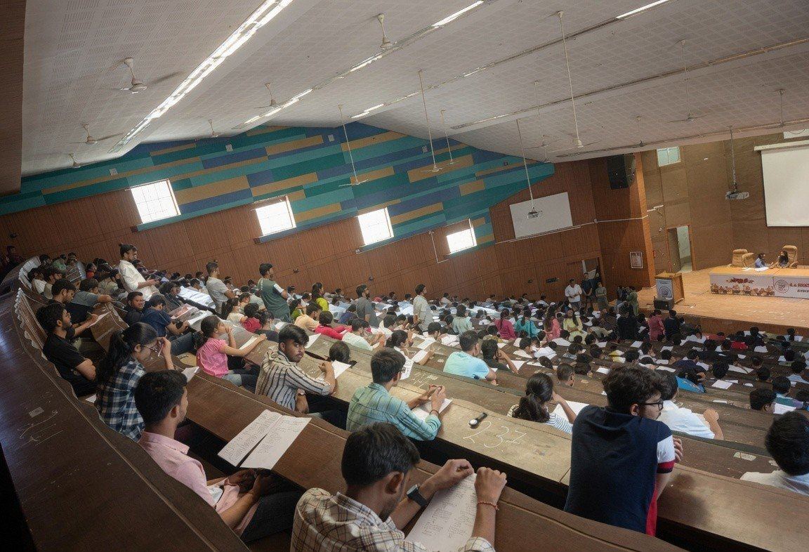 A large lecture hall full of students at BJMC Ahmedabad