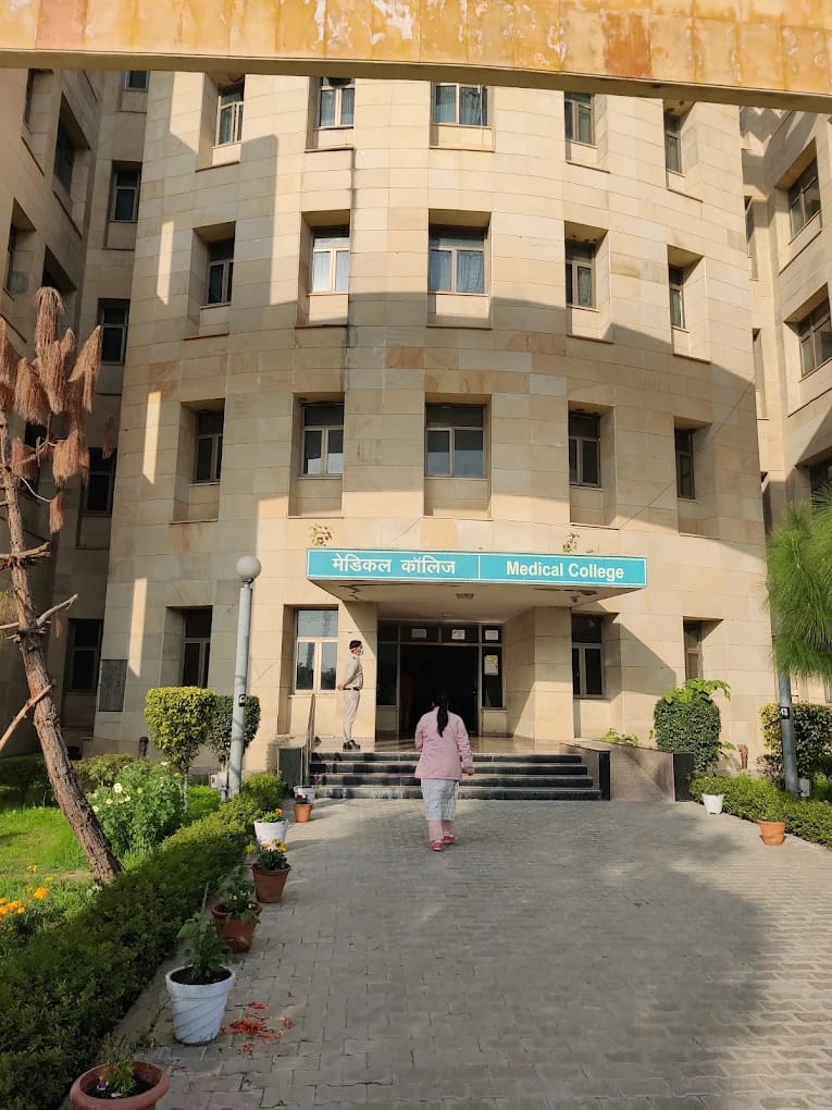 Bhagat Phool Singh Government Medical College for Women, Sonepat main campus and entrance, Sonepat