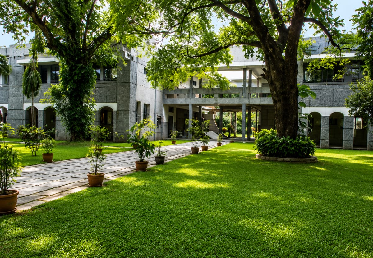 Landscaped palm-lined walkway through the CMC Vellore campus