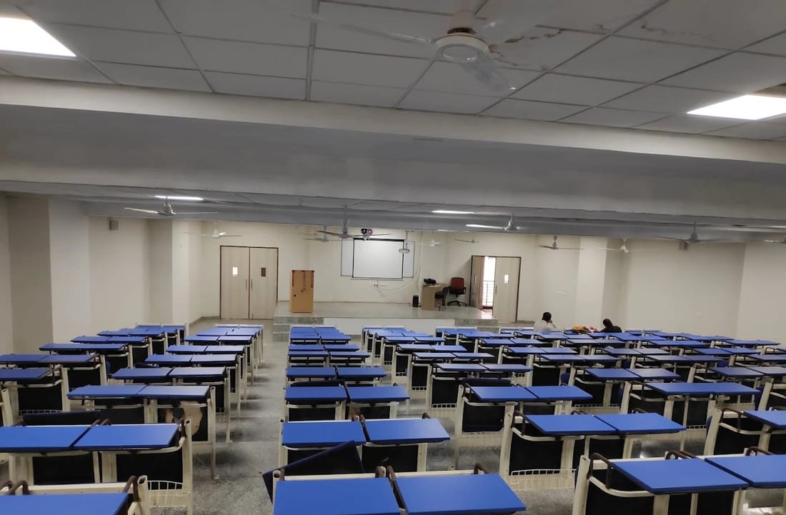 Dr. M K Shah Medical College and Research Centre laboratory and teaching facilities, Ahmedabad