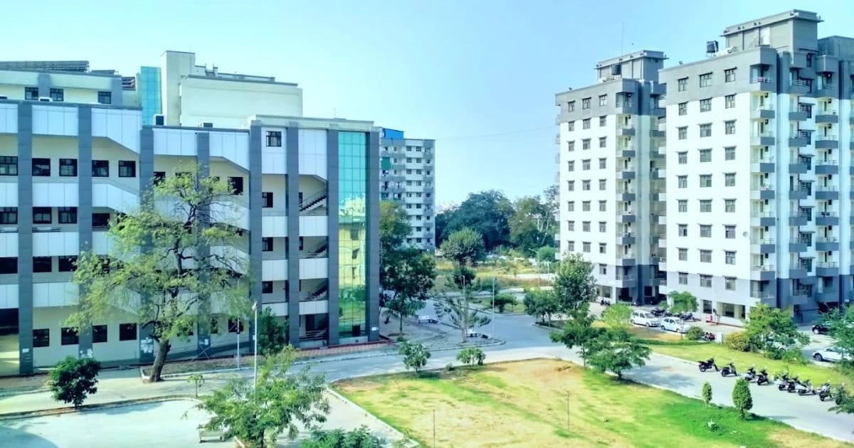 GMERS Medical College and Hospital, Gotri, Vadodara main campus and entrance, Vadodara