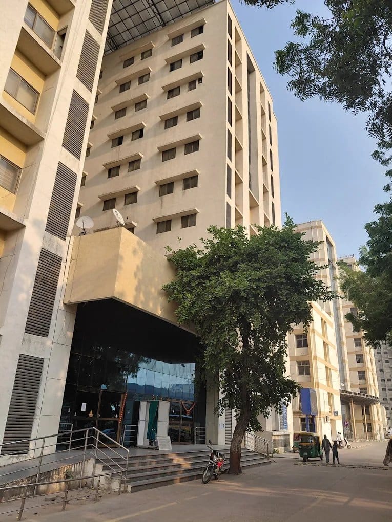GMERS Medical College and Hospital, Sola, Ahmedabad campus and facilities, Ahmedabad
