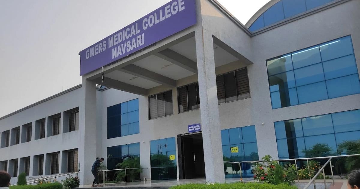 GMERS Medical College, Navsari main campus and entrance, Navsari