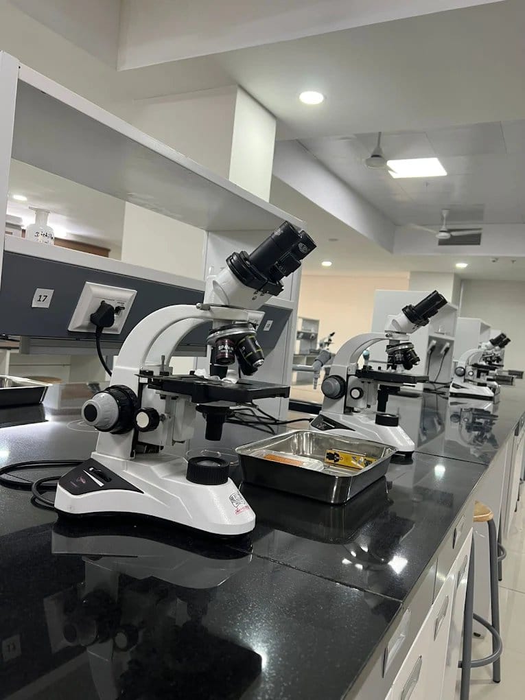 GMERS Medical College, Porbandar campus grounds, Porbandar
