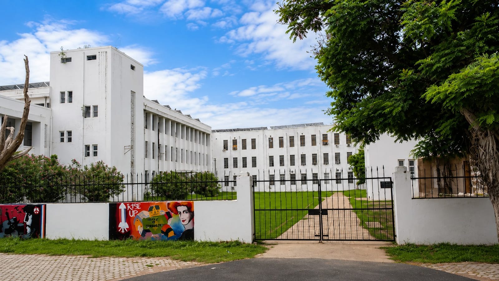 A gated GSVM Medical College building, Kanpur