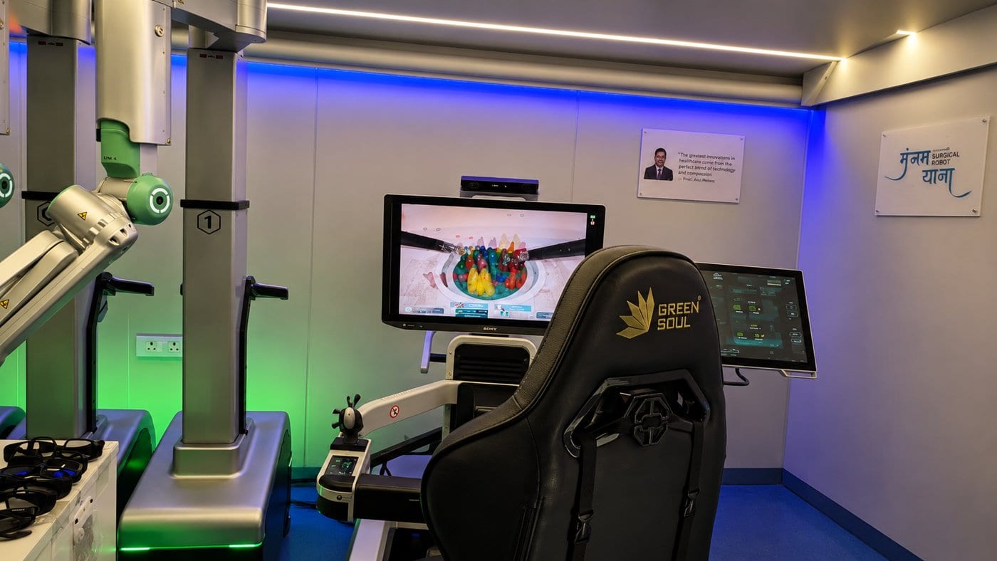The robotic surgery training console at IMS-BHU