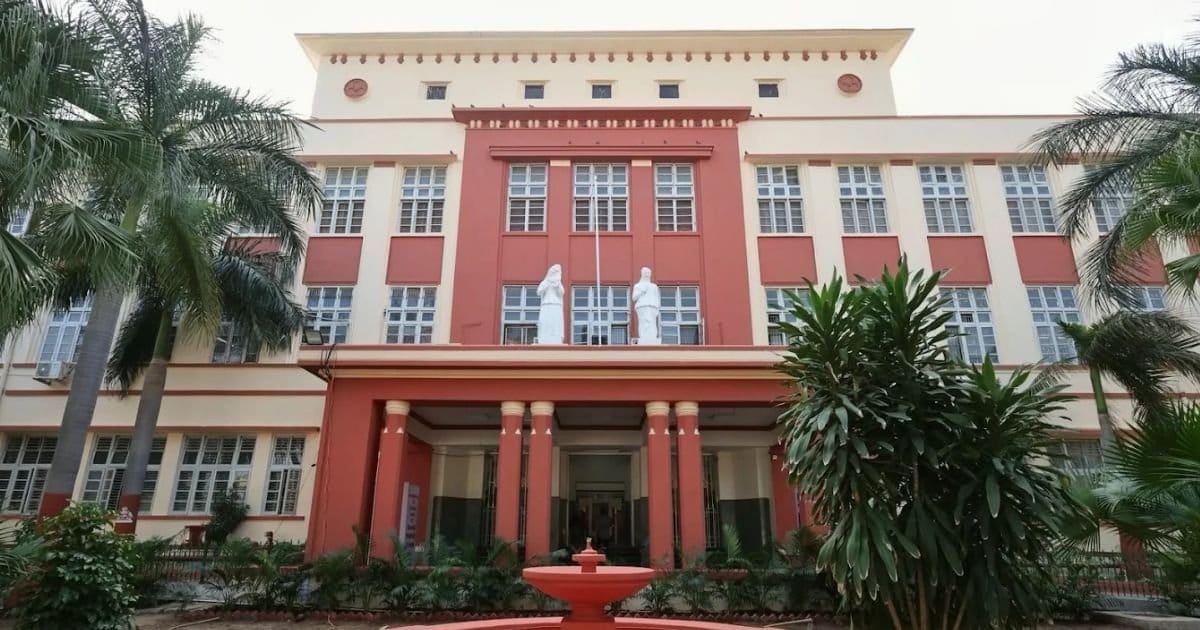 Medical College Baroda main campus and entrance, Vadodara