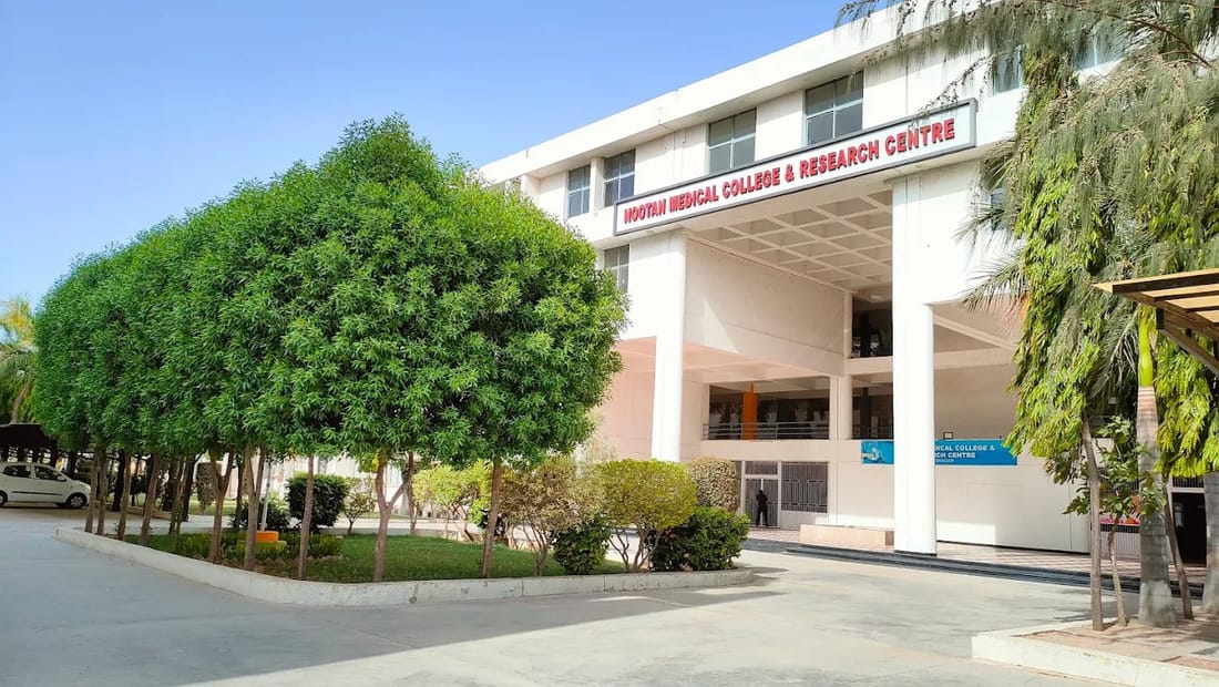 Nootan Medical College and Research Centre campus grounds, Visnagar