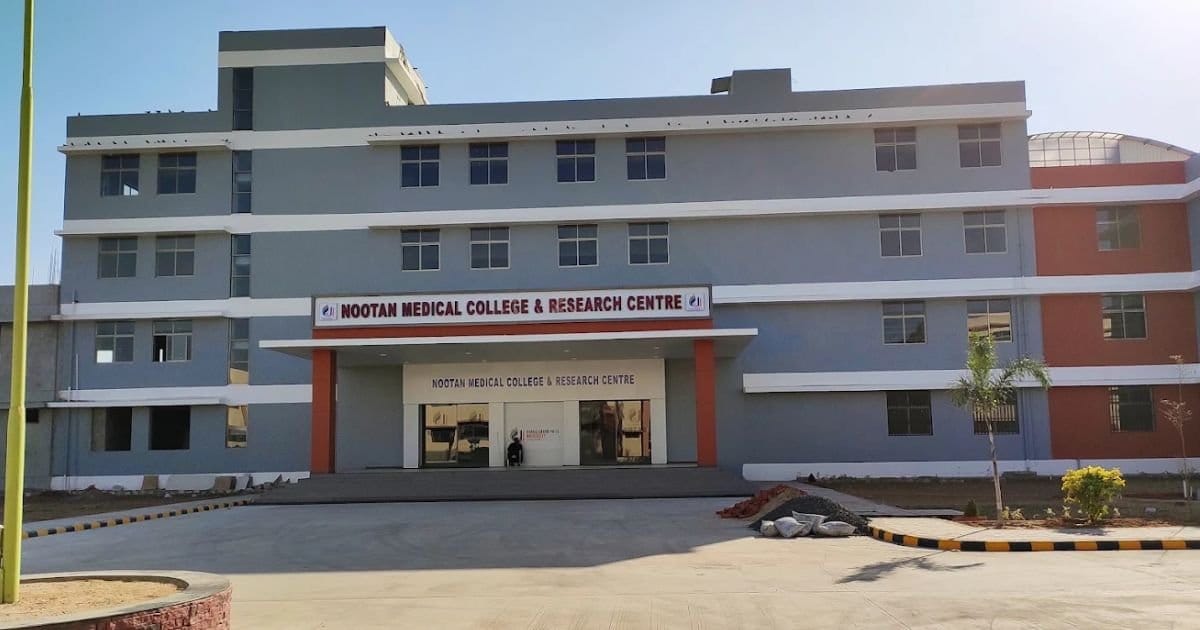 Nootan Medical College and Research Centre main campus and entrance, Visnagar