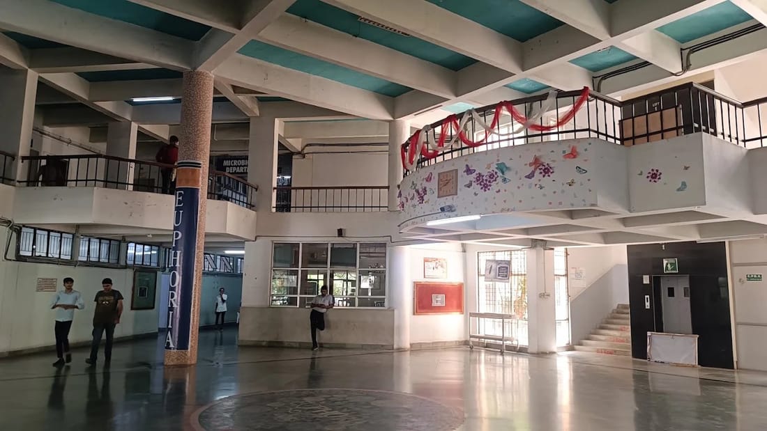 Pandit Deendayal Upadhyay Government Medical College campus and facilities, Rajkot