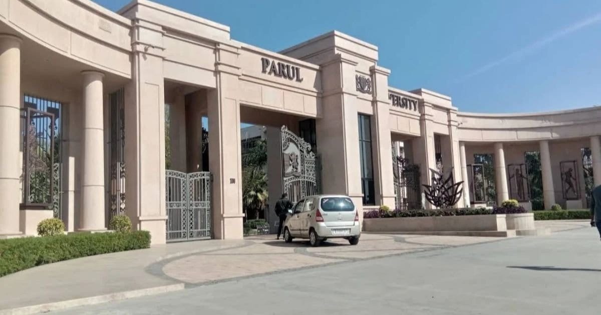 Parul Institute of Medical Sciences and Research main campus and entrance, Vadodara