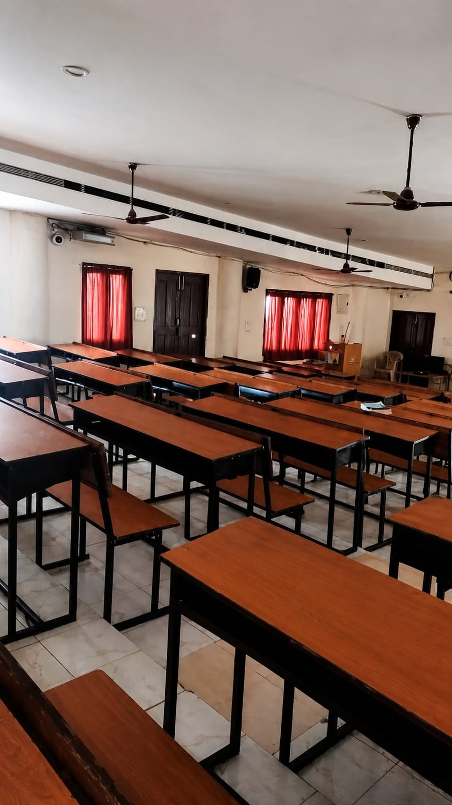 A classroom at Dr. PSIMS & RF, Chinoutpalli