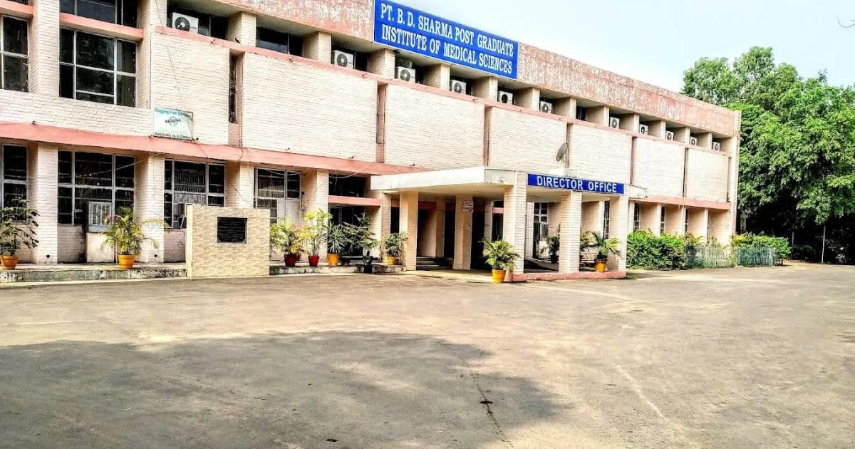 Pt. B D Sharma Postgraduate Institute of Medical Sciences, Rohtak main campus and entrance, Rohtak