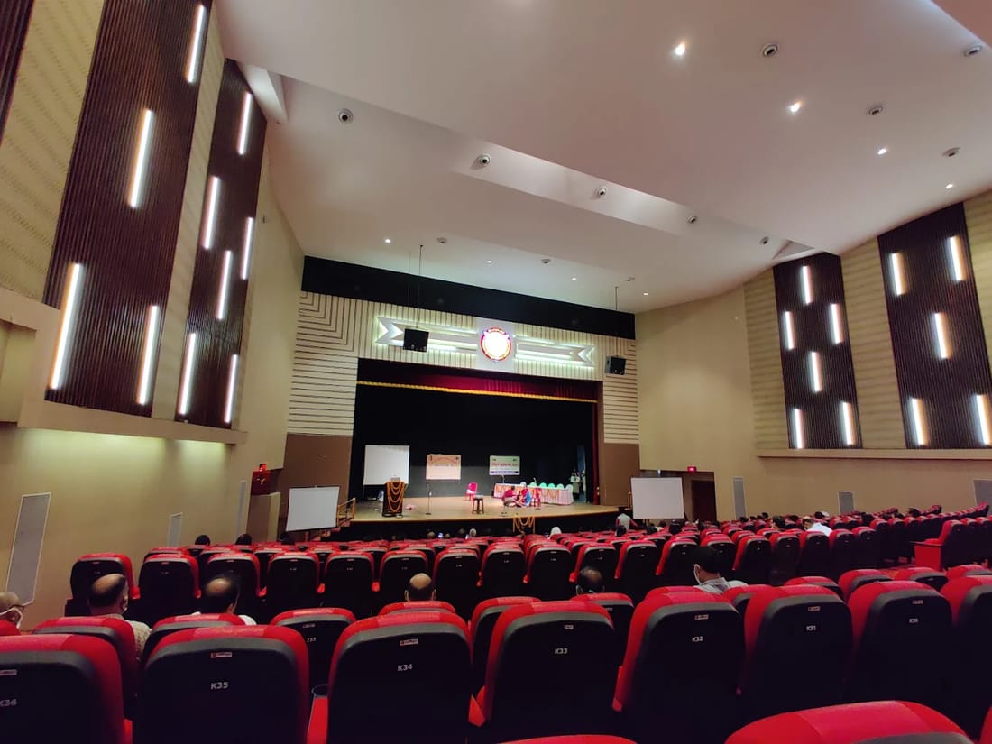 A Pt. JNM Medical College, Raipur campus view