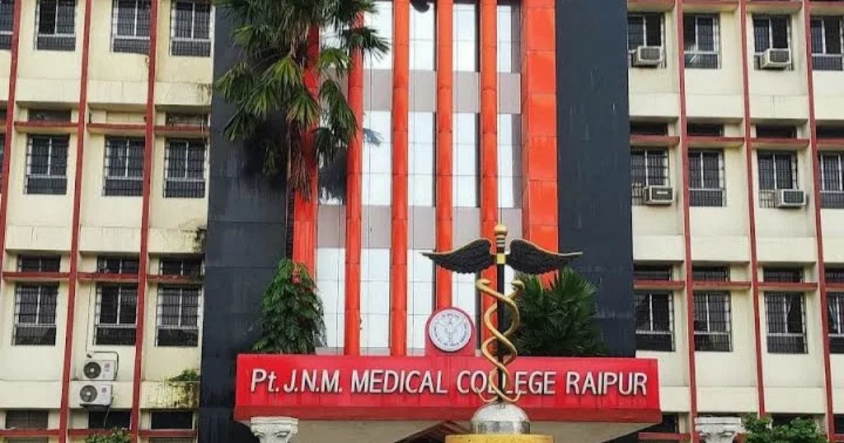 The Pt. JNM Medical College, Raipur main entrance