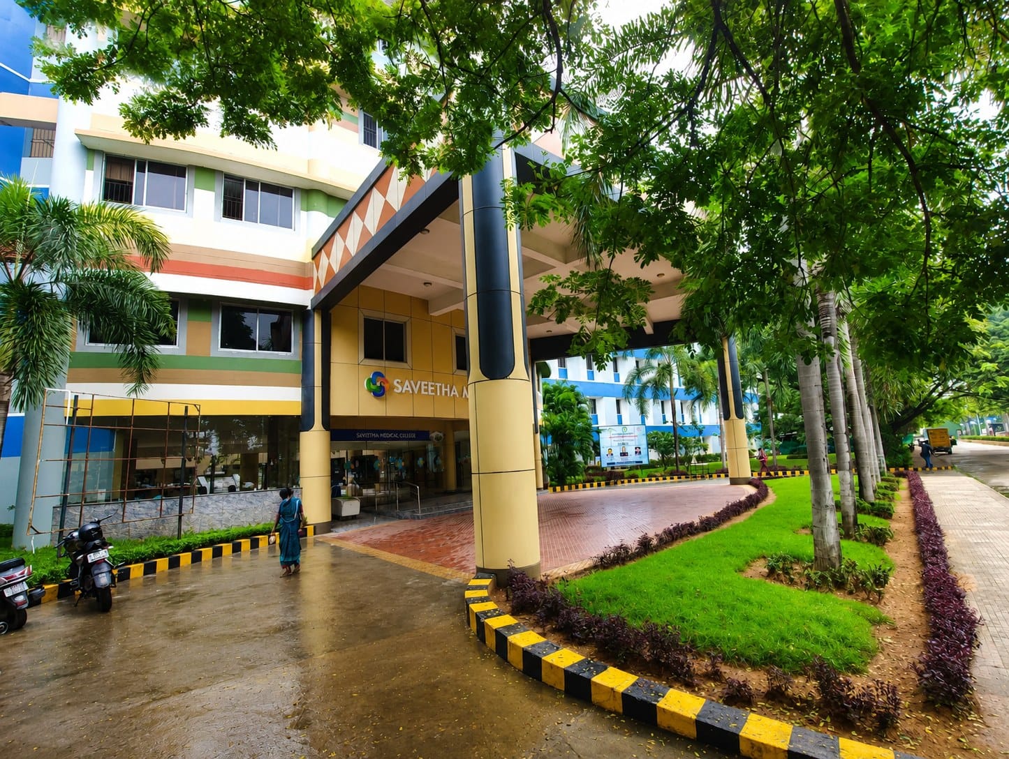 An academic building with portico at Saveetha Medical College, Chennai