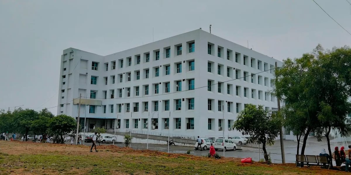 Shri Atal Bihari Vajpayee Government Medical College, Faridabad campus grounds, Faridabad
