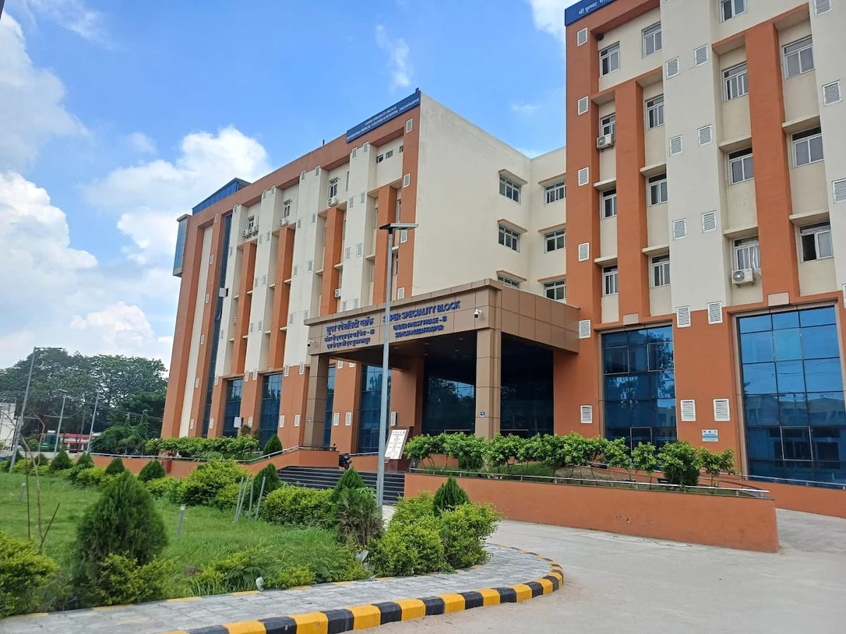 The Shri Krishna Medical College campus frontage, Muzaffarpur