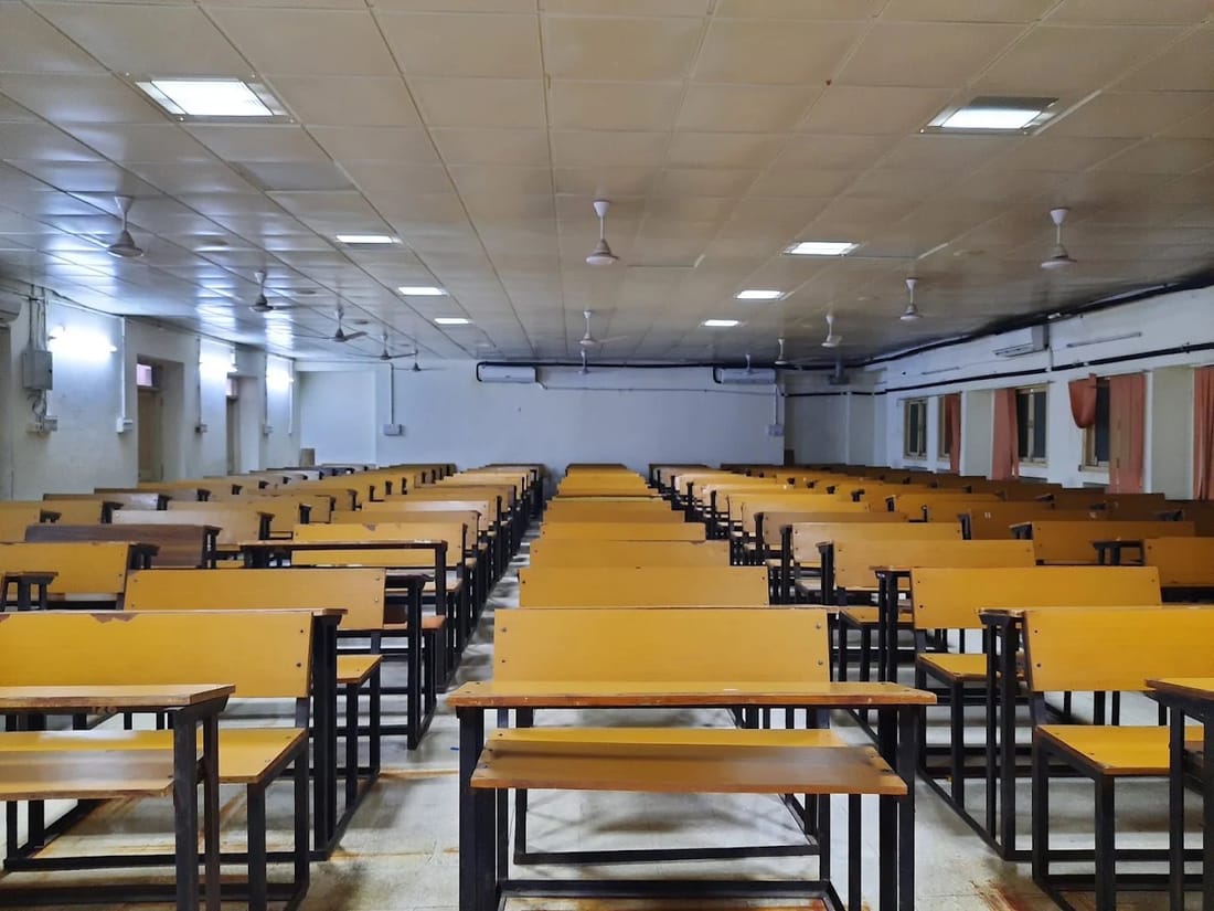 Smt. NHL Municipal Medical College campus and facilities, Ahmedabad
