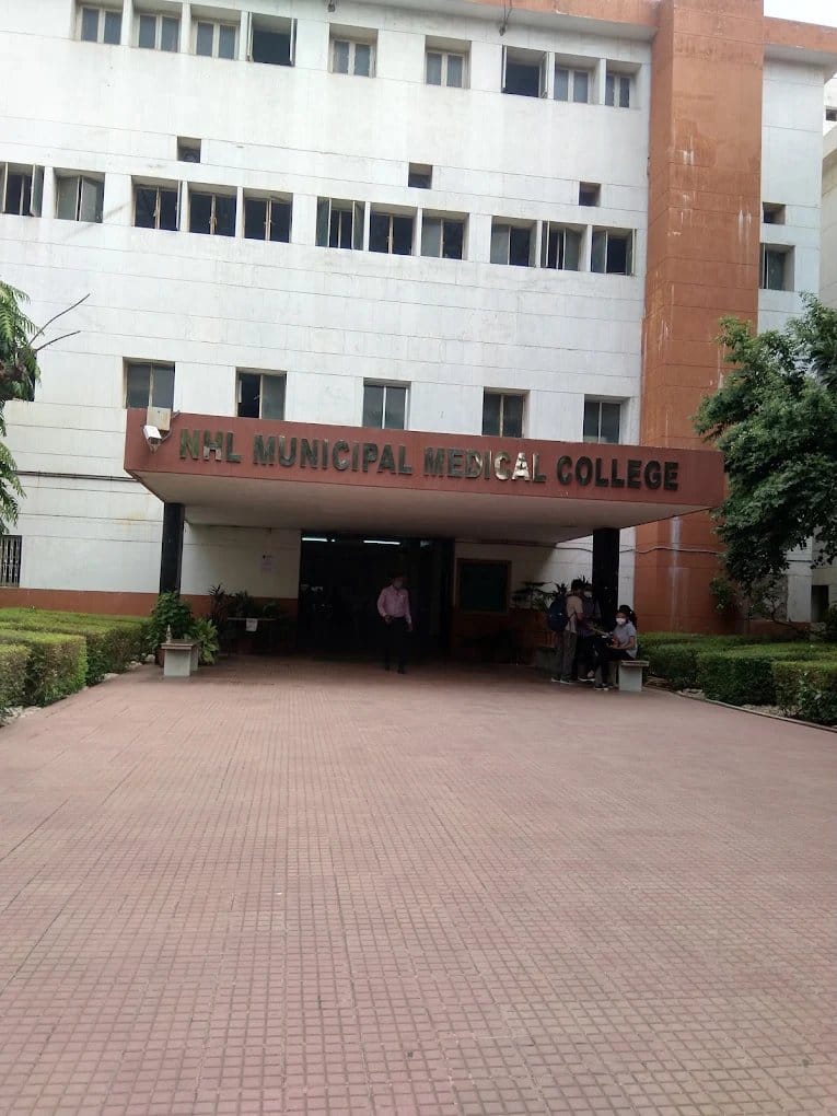 Smt. NHL Municipal Medical College academic block, Ahmedabad