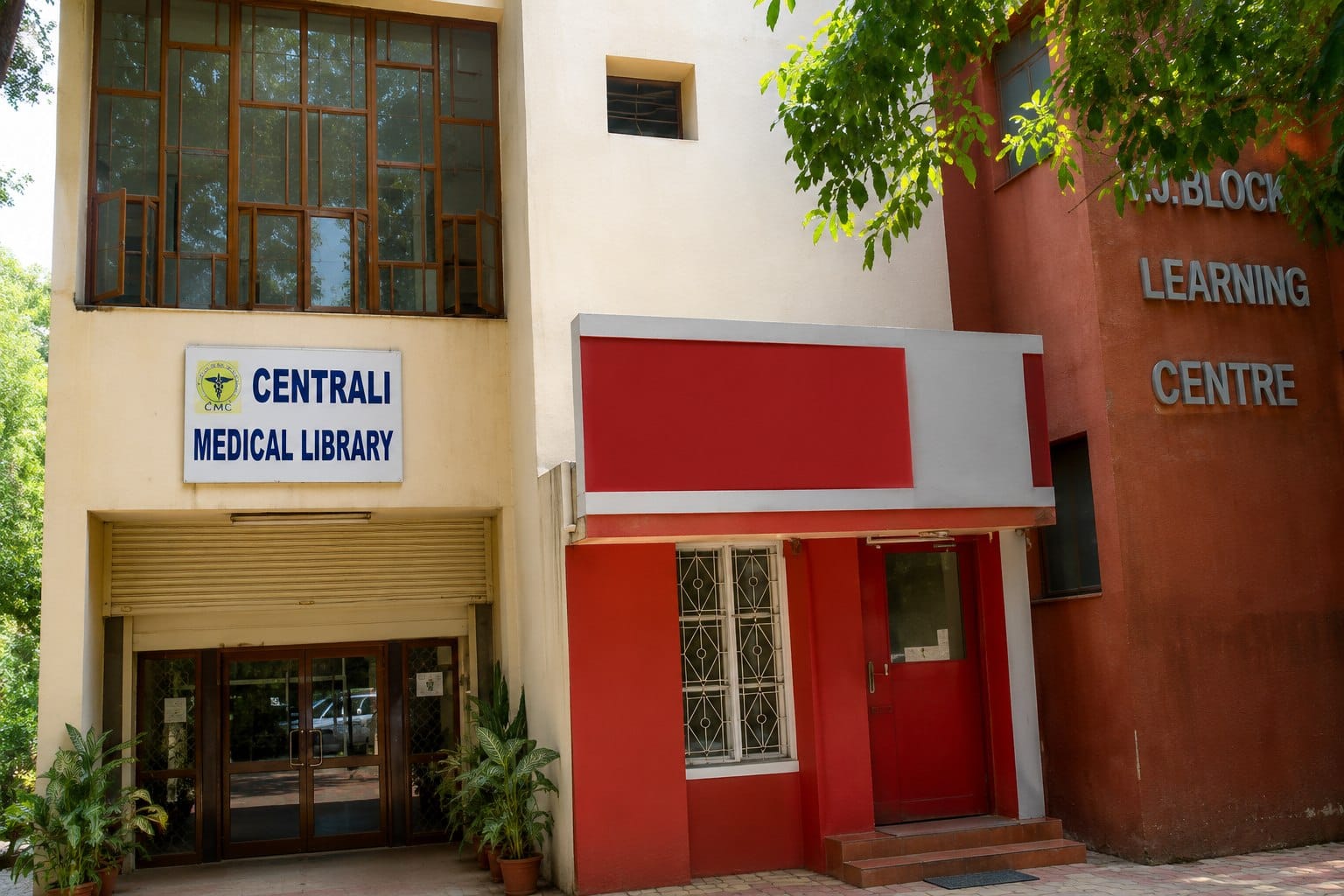 The main building of St. John's Medical College, Bengaluru