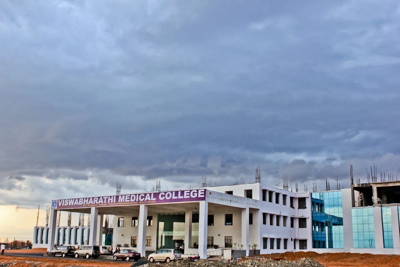 Side view of Viswabharathi Medical College, Kurnool