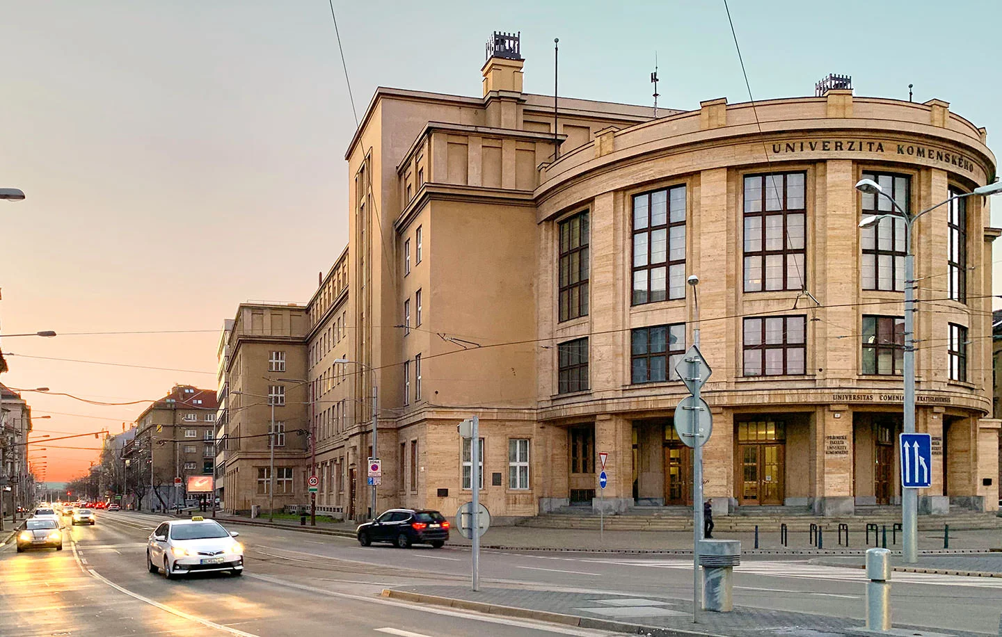 Wir verwirklichen Ihren Traum vom Medizinstudium und vermitteln Sie erfolgreich an die Comenius Universität in Bratislava.